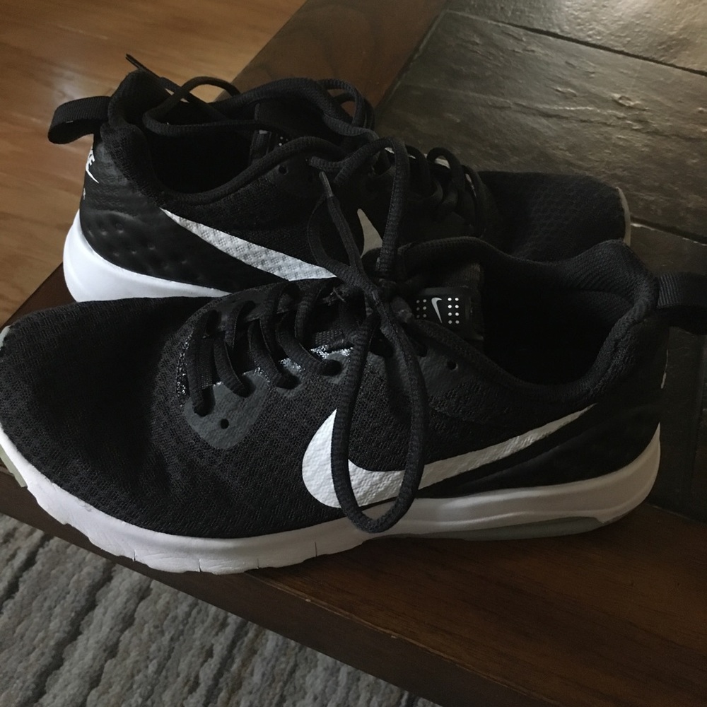 Woman’s Black Nike Air Shoes size 9.5